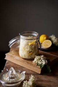 Este-bine-pentru-sanatate-sa-bem-suc-de-soc