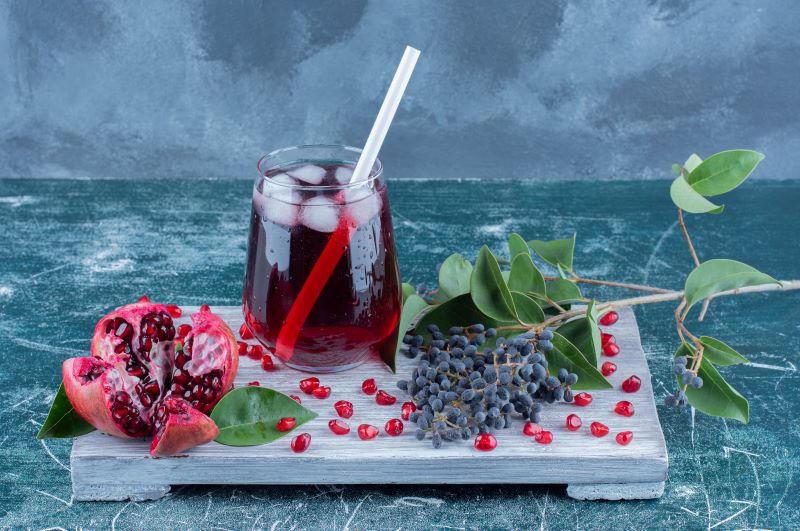 Este-o-idee-buna-sa-beau-suc-de-fructe-de-padure-des